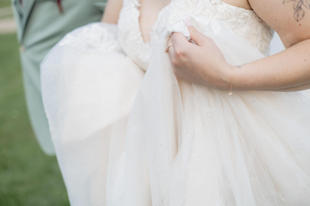 Nahaufnahme Brautkleid_Gut Schönau_Reinbek_Hochzeitsfotograf Hamburg Hannover Schleswig Holstein