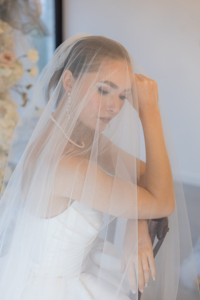 Portrait einer Braut mit Schleier, Villa Sophie_Hochzeitsfotograf Hamburg Hannover Schleswig Holstein_Editorial